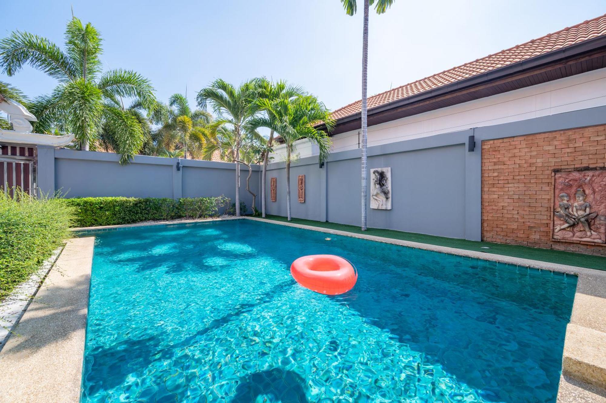 Coastal 3 Bdr Private Pool Villa Pattaya