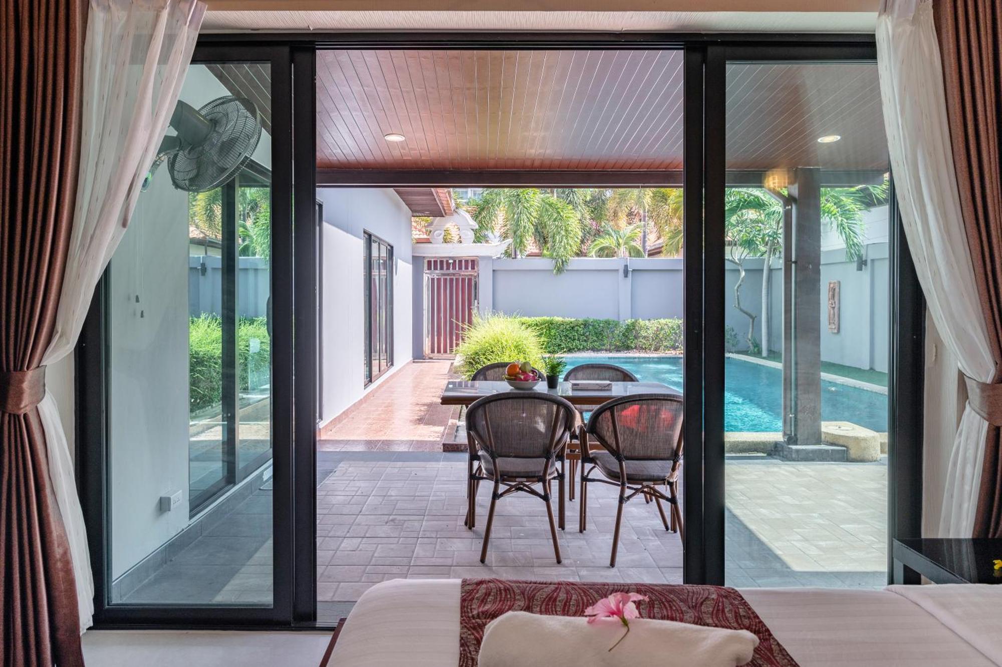 Coastal 3 Bdr Private Pool Pattaya